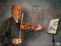 Composing-erstaunte-Geige_2_WW-scaled
